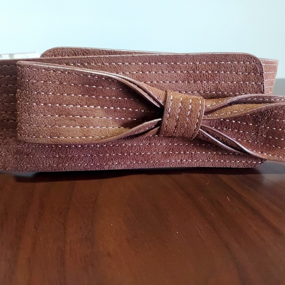 Betsy Johnson new wide suede adjustable belt